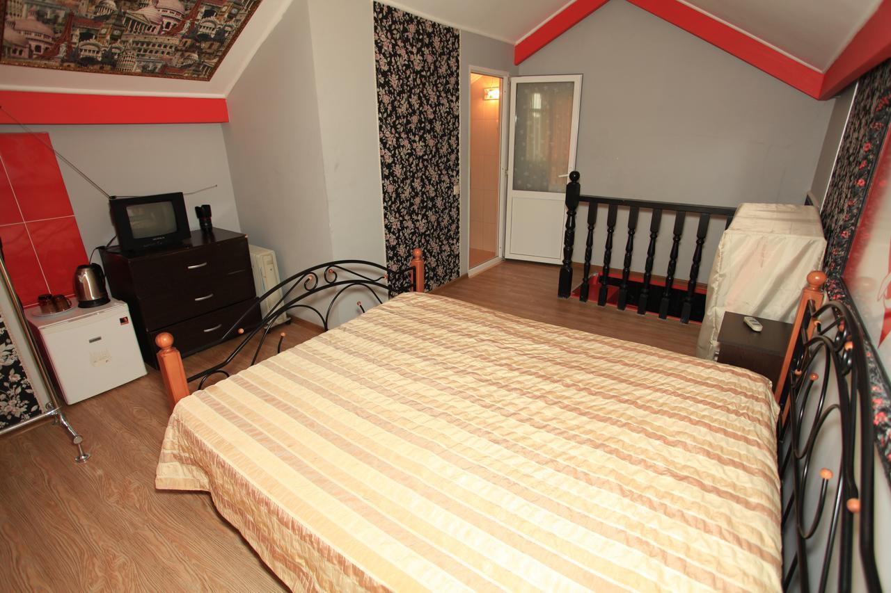 Guest House Esma Sukhumi Luaran gambar
