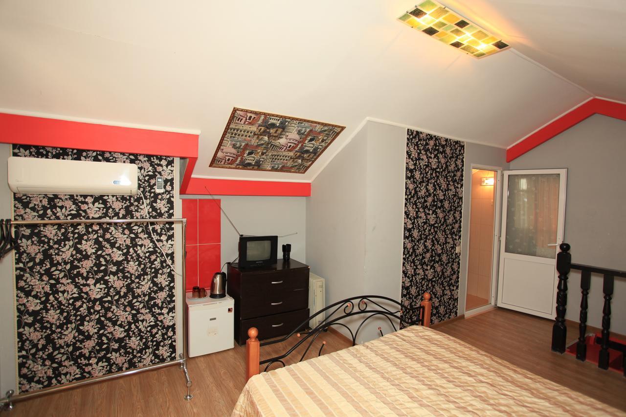 Guest House Esma Sukhumi Luaran gambar