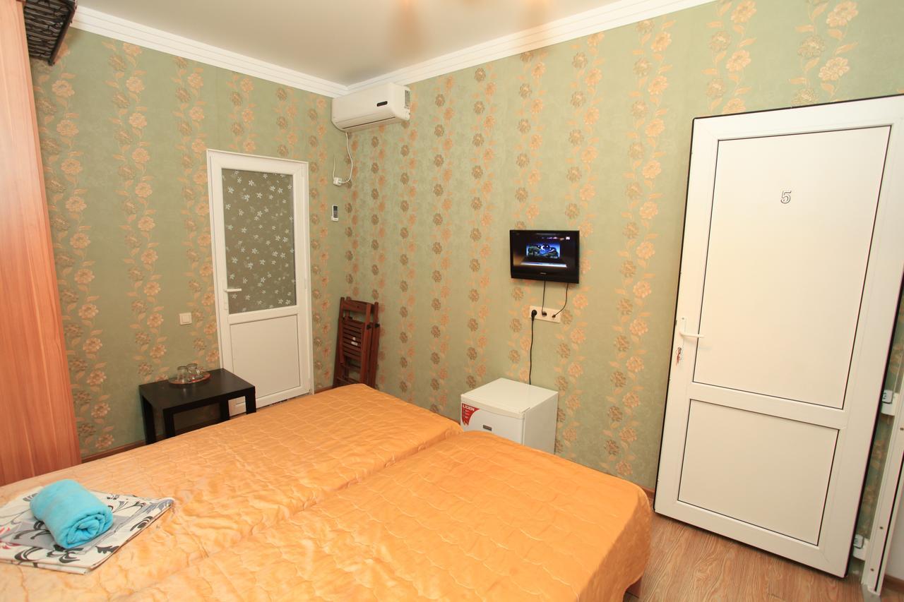 Guest House Esma Sukhumi Luaran gambar