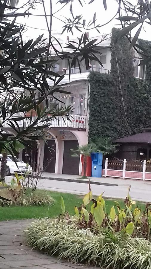 Guest House Esma Sukhumi Luaran gambar